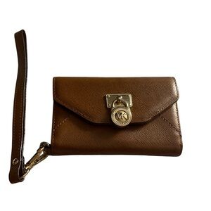 Michael Kors Elegant Brown Clutch